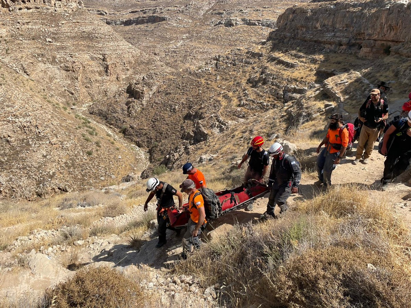 לוחמי האש בכללים מצילי חיים ל'בין הזמנים'