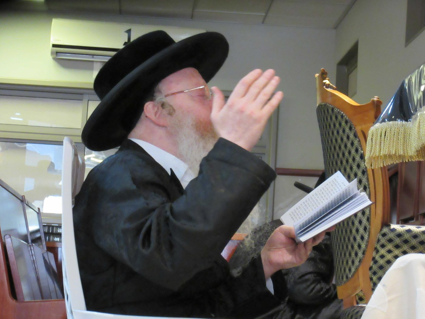 קינות וקידוש לבנה: ט' באב בקרעטשניף קרית גת