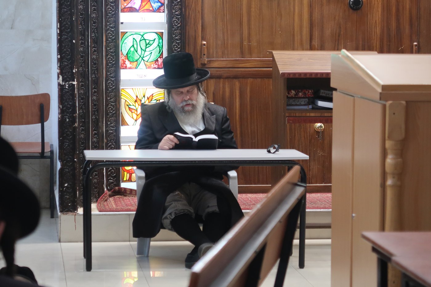 האדמו"רים מנדבורנה ביתר ובוסטון באמירת קינות