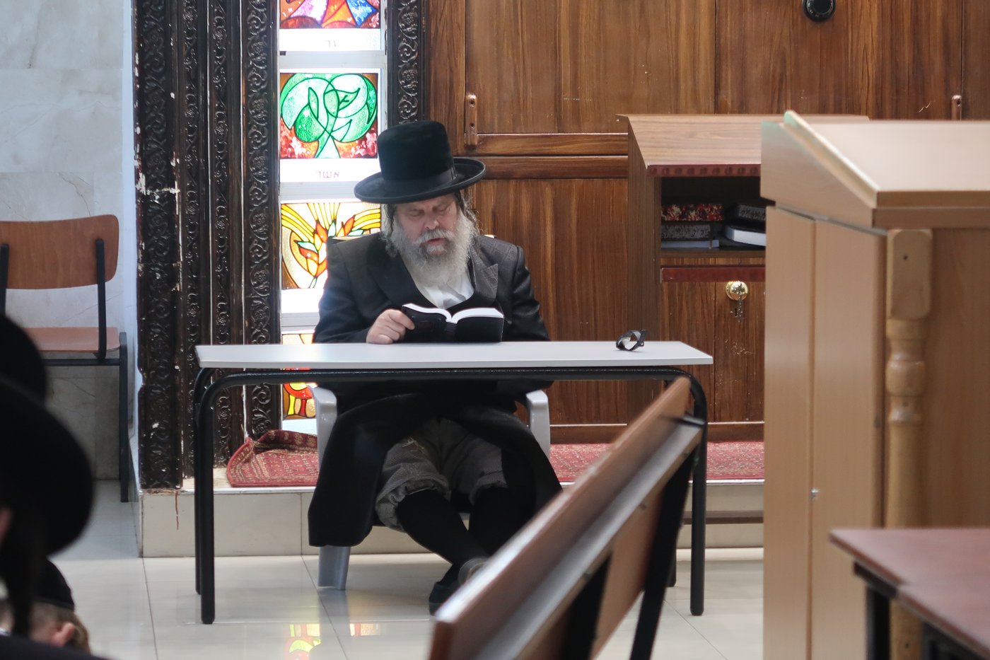 האדמו"רים מנדבורנה ביתר ובוסטון באמירת קינות