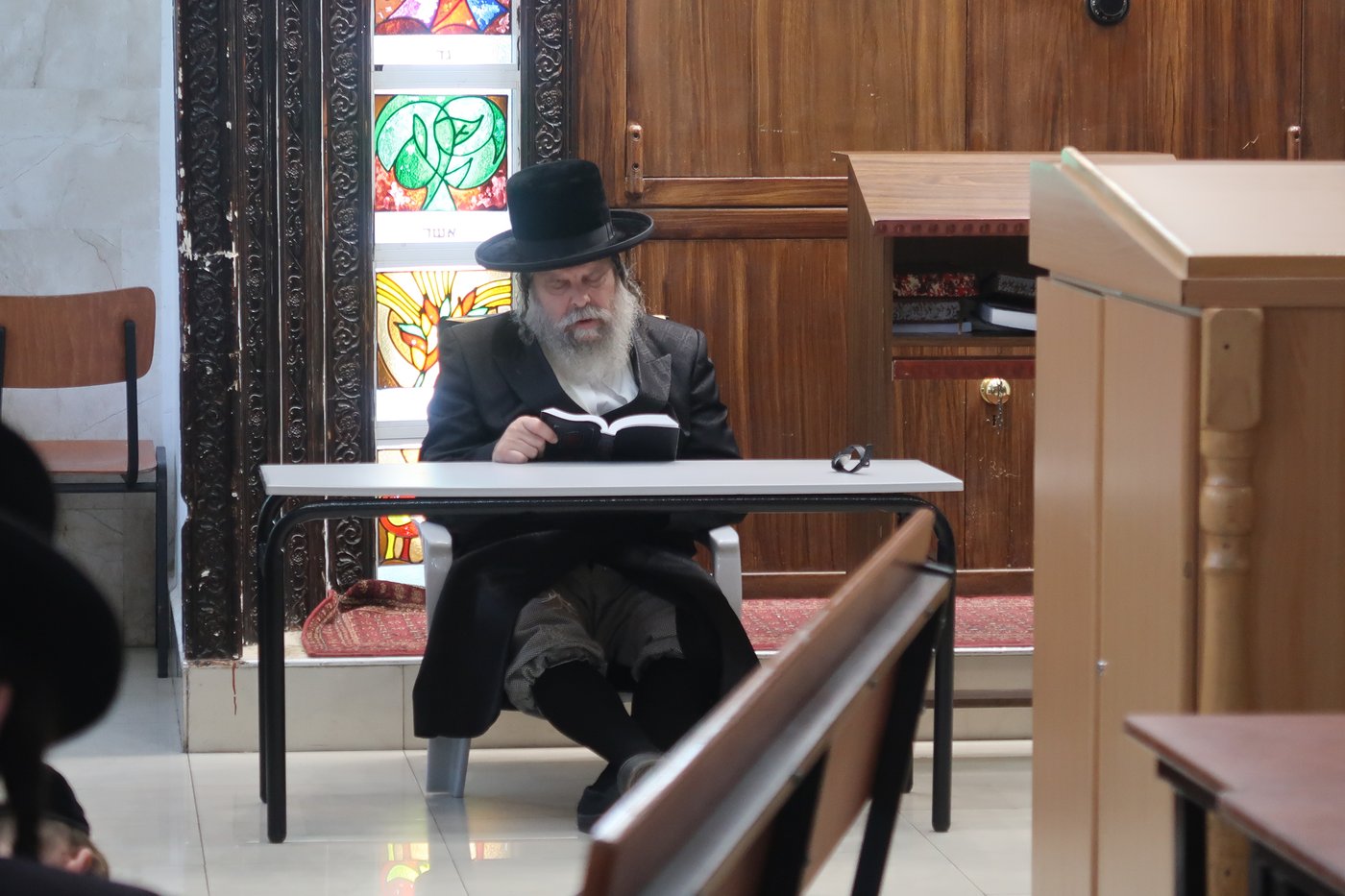 האדמו"רים מנדבורנה ביתר ובוסטון באמירת קינות