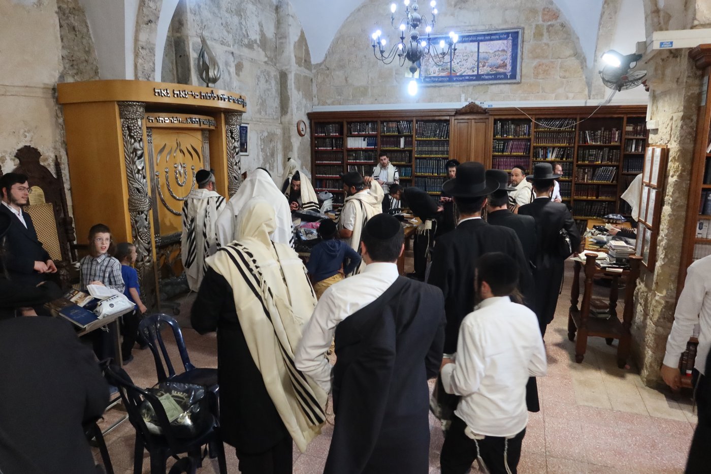 תיעוד: תשעה באב במערת המכפלה