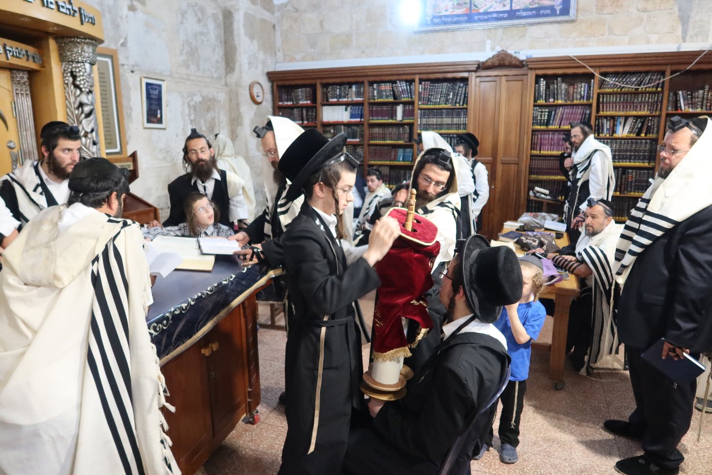 תיעוד: תשעה באב במערת המכפלה