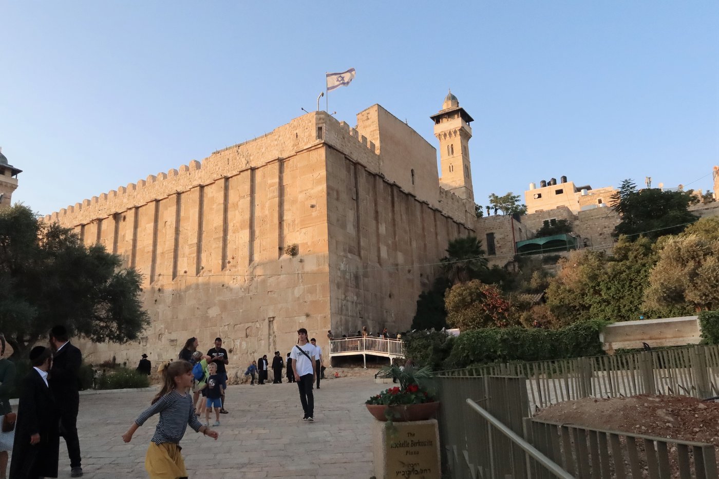 תיעוד: תשעה באב במערת המכפלה