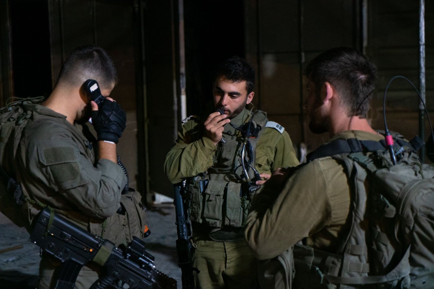 ארבעה מבוקשים נעצרו, הלוחמים הותקפו