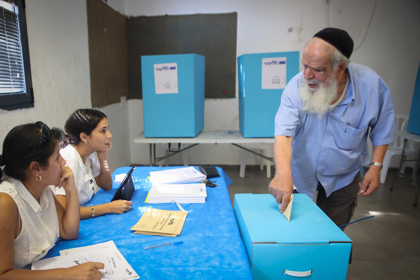 הפריימריז ב'ליכוד': נתניהו הגיע להצביע • צפו