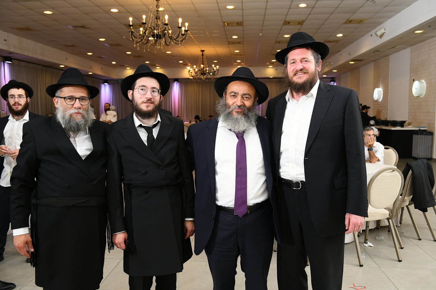 הרב משה שילת יו''ר מעיינותיך תורת חב''ד לבני הישיבות ומוסדות חב''ד לצעירים בישראל והמרצה הנודע הרב אריק מלכיאלי עם החתן ואביו