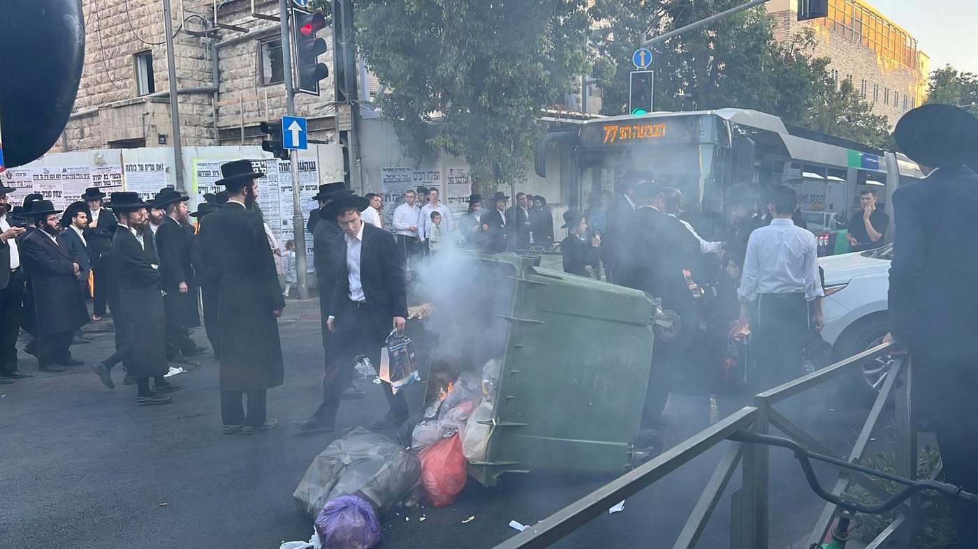 החלו הפגנות סוערות כנגד נתיחת בן הארבע