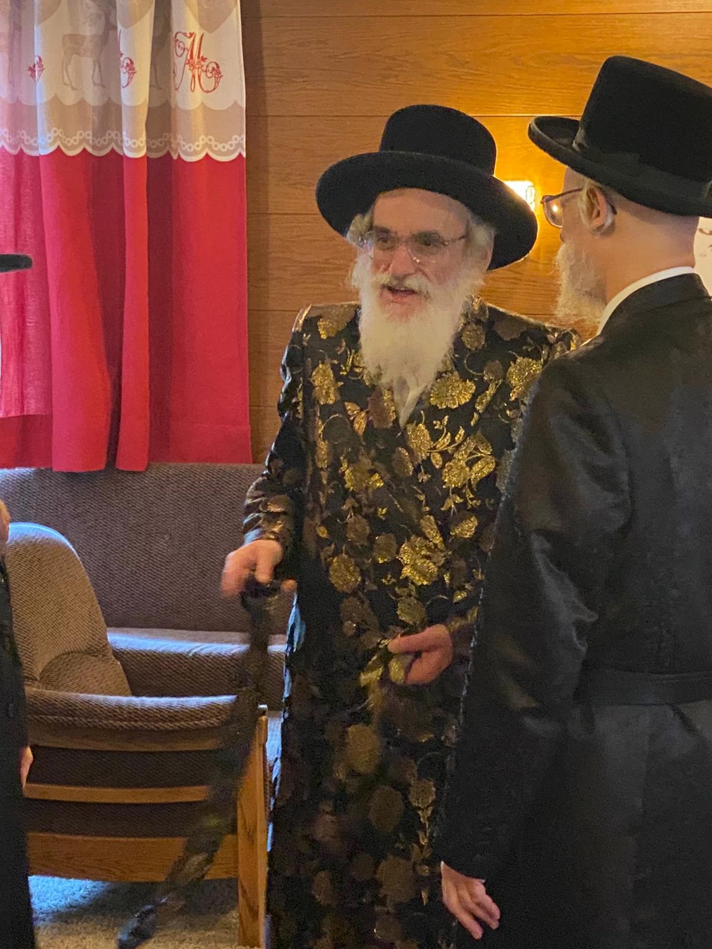האדמו"רים מויז'ניץ וסערט ויז'ניץ בנאות דשא