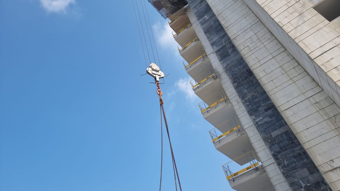 מעלית נפלה מגובה 12 קומות ומחצה למוות שני פועלים