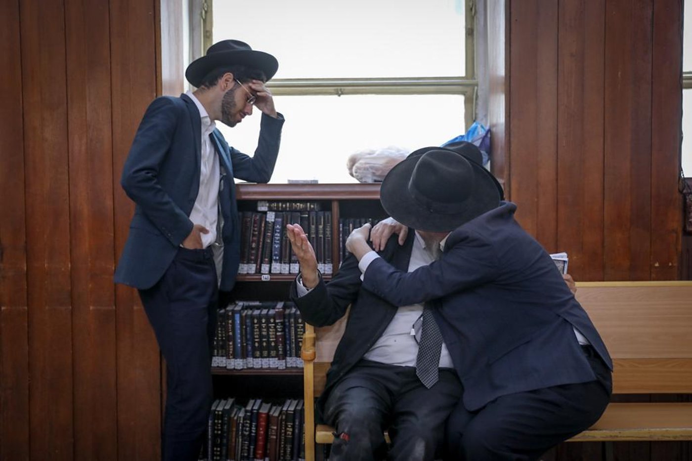 אבלים ובוכים: תיעוד דומע מהיכל ישיבת 'פורת יוסף' • צפו