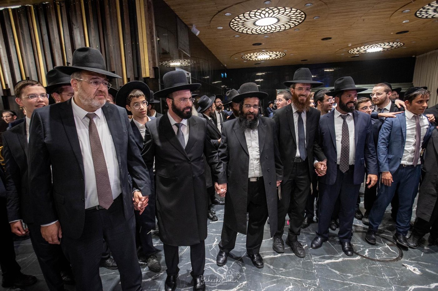 שמחת הנישואין לבן ר"י 'מגדל עוז', הרה"ג יחזקאל אתרוג • תיעוד