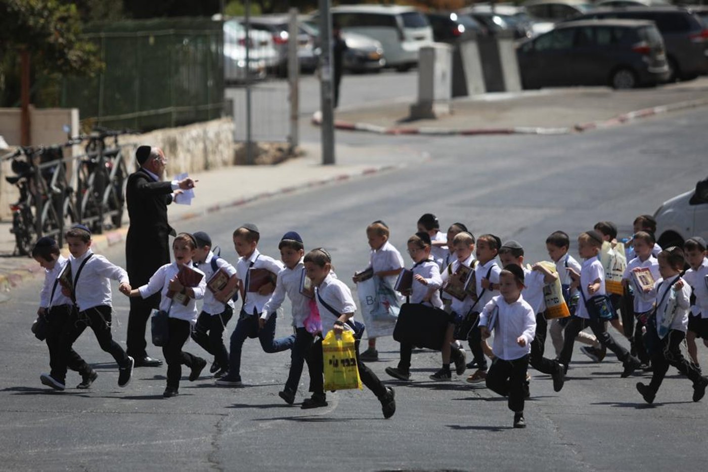 פתיחת הלימודים בירושלים, הבוקר