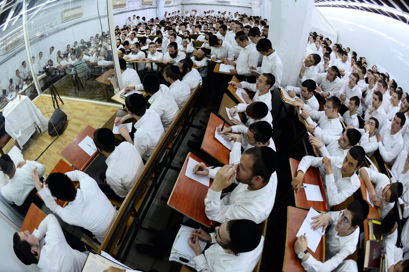 תיעוד מרהיב: נשיא המועצת בן ה-99 במסירת שיעור כללי