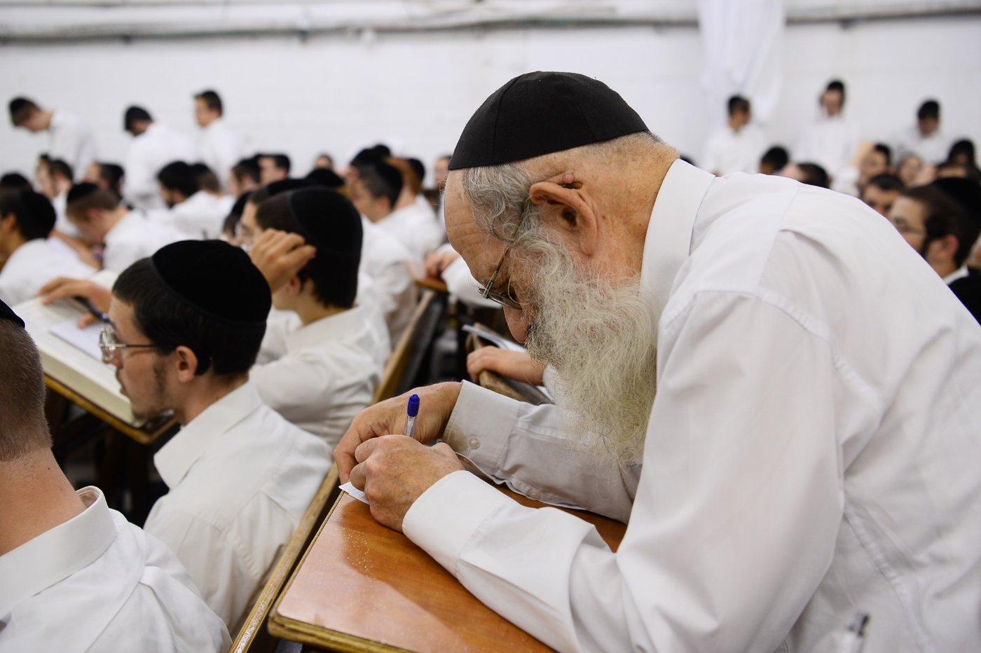 תיעוד מרהיב: נשיא המועצת בן ה-99 במסירת שיעור כללי