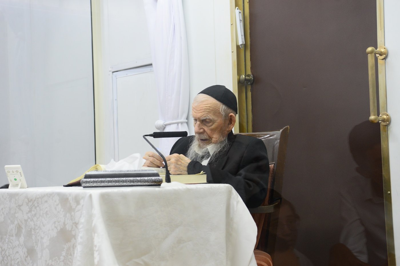 תיעוד מרהיב: נשיא המועצת בן ה-99 במסירת שיעור כללי