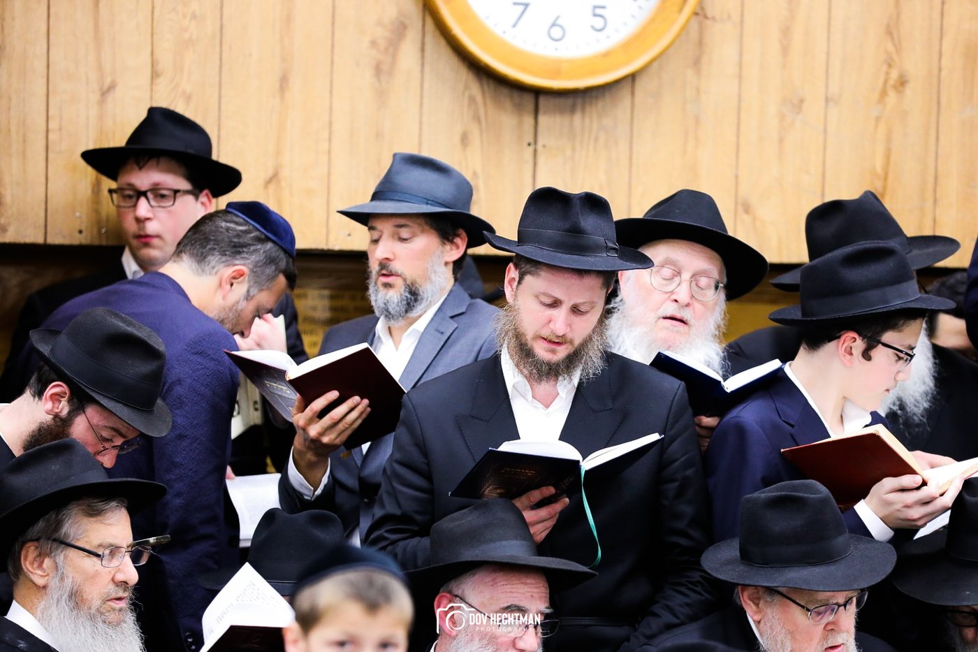 תיעוד מרהיב: אלפים מכל העולם בסליחות במרכז חב"ד 770