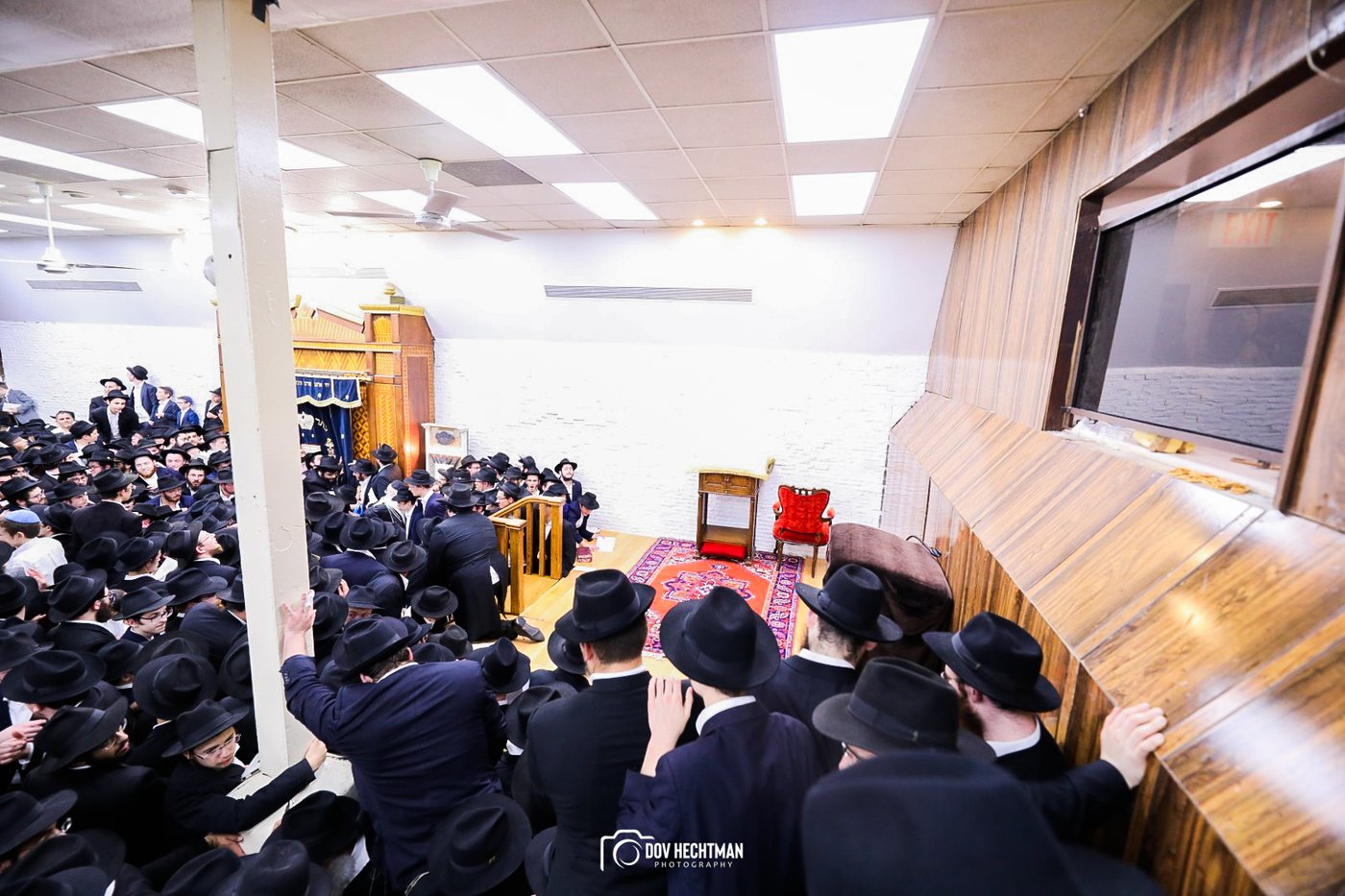 תיעוד מרהיב: אלפים מכל העולם בסליחות במרכז חב"ד 770