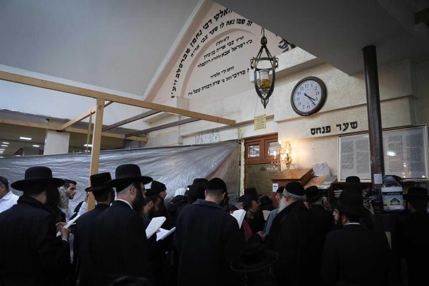 נשארתם בישראל? כנסו לאווירה מרחובות אומן ומהציון של רבי נחמן | צפו