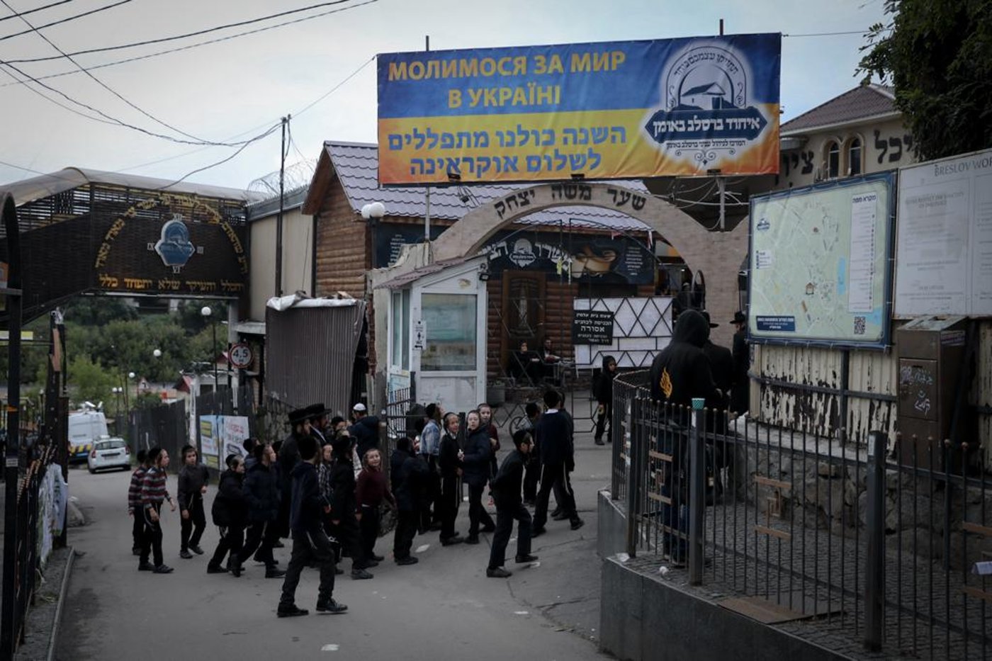 נשארתם בישראל? כנסו לאווירה מרחובות אומן ומהציון של רבי נחמן | צפו