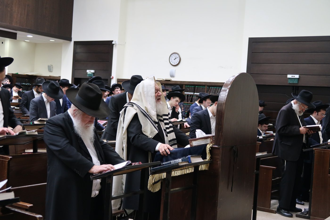 חבר 'המועצת' עבר לפני העמוד ב'סליחות ראשונות' | תיעוד