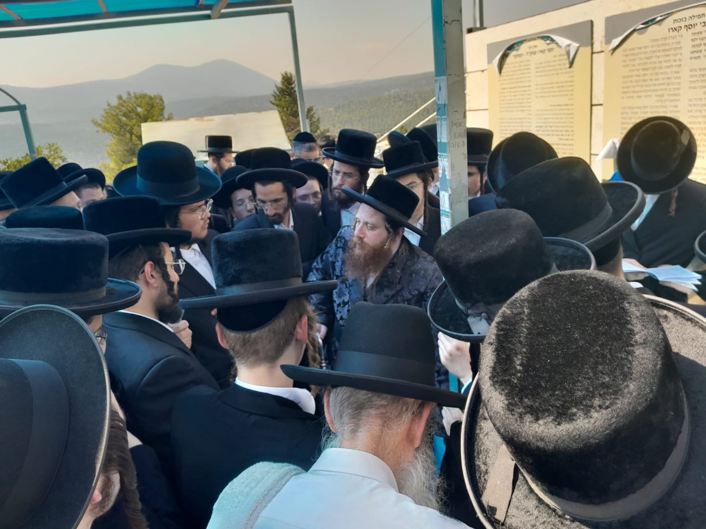 הכנה ליום הדין: הרבי ממיאלען התפלל בקברי צדיקים