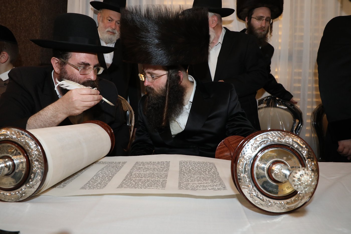 בני ברק: הכנסת ספר תורה לביהמ"ד דראהביטש