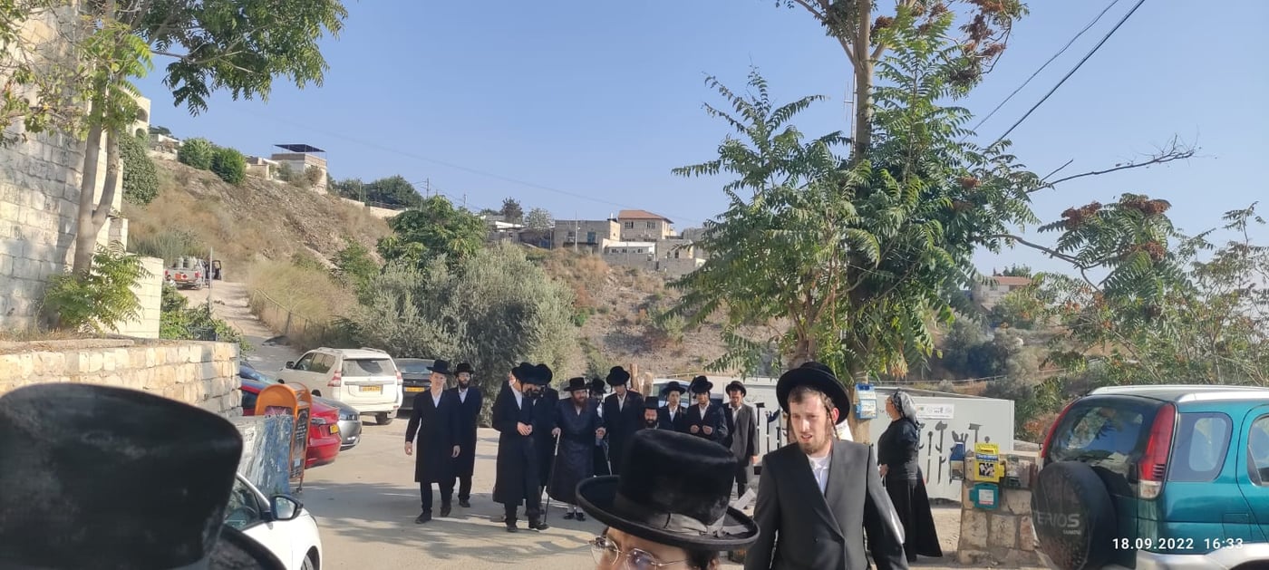 הכנה ליום הדין: הרבי ממיאלען התפלל בקברי צדיקים