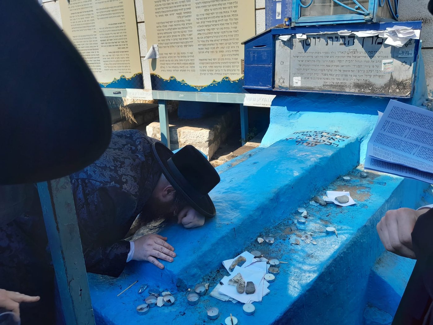 הכנה ליום הדין: הרבי ממיאלען התפלל בקברי צדיקים