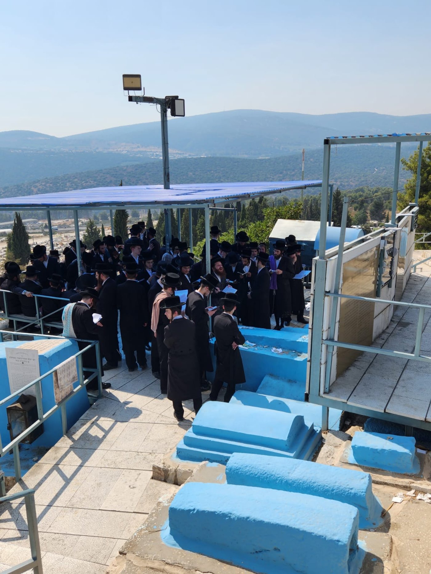 הכנה ליום הדין: הרבי ממיאלען התפלל בקברי צדיקים