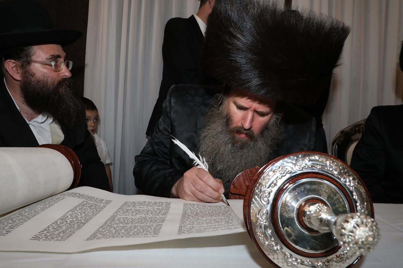 בני ברק: הכנסת ספר תורה לביהמ"ד דראהביטש