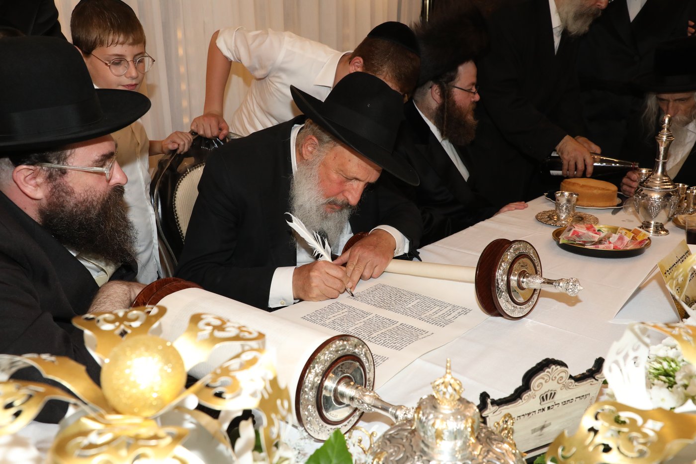 בני ברק: הכנסת ספר תורה לביהמ"ד דראהביטש