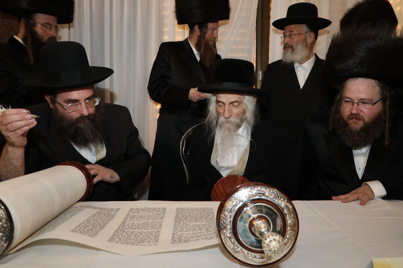 בני ברק: הכנסת ספר תורה לביהמ"ד דראהביטש