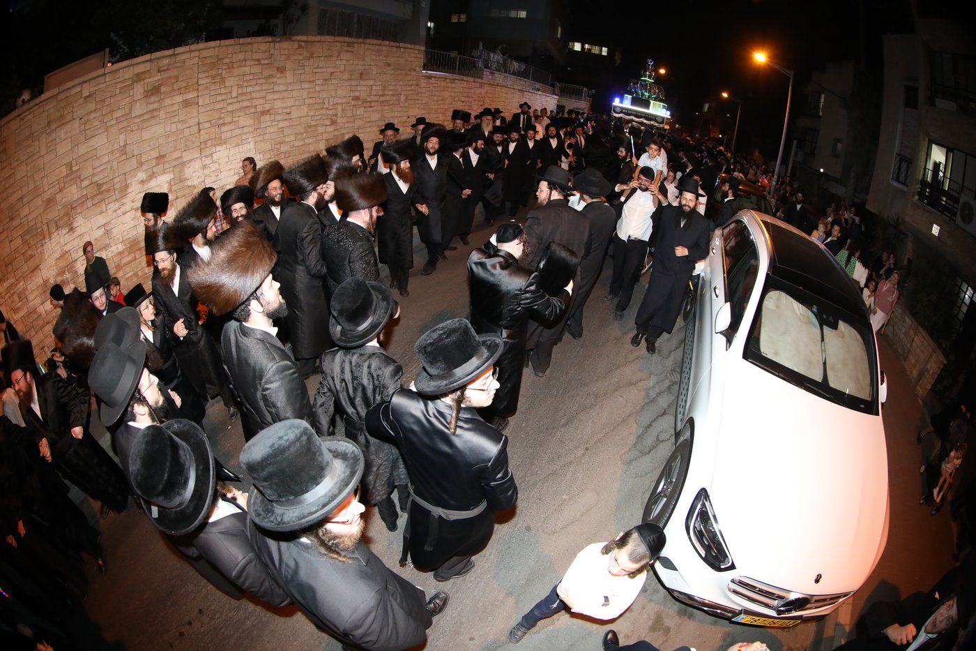 בני ברק: הכנסת ספר תורה לביהמ"ד דראהביטש