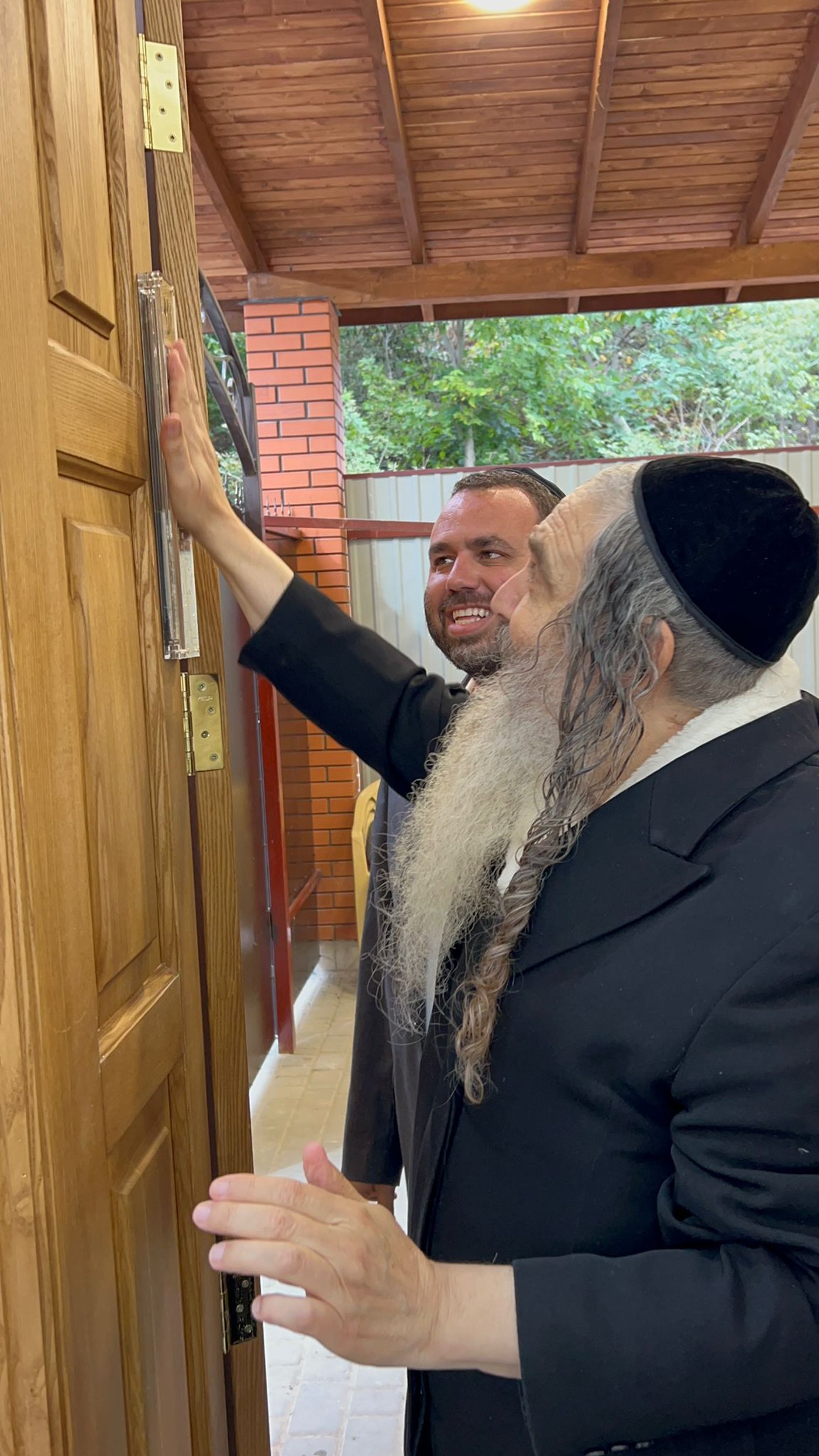בצל המלחמה: משכן חדש להכנסת האורחים באומן