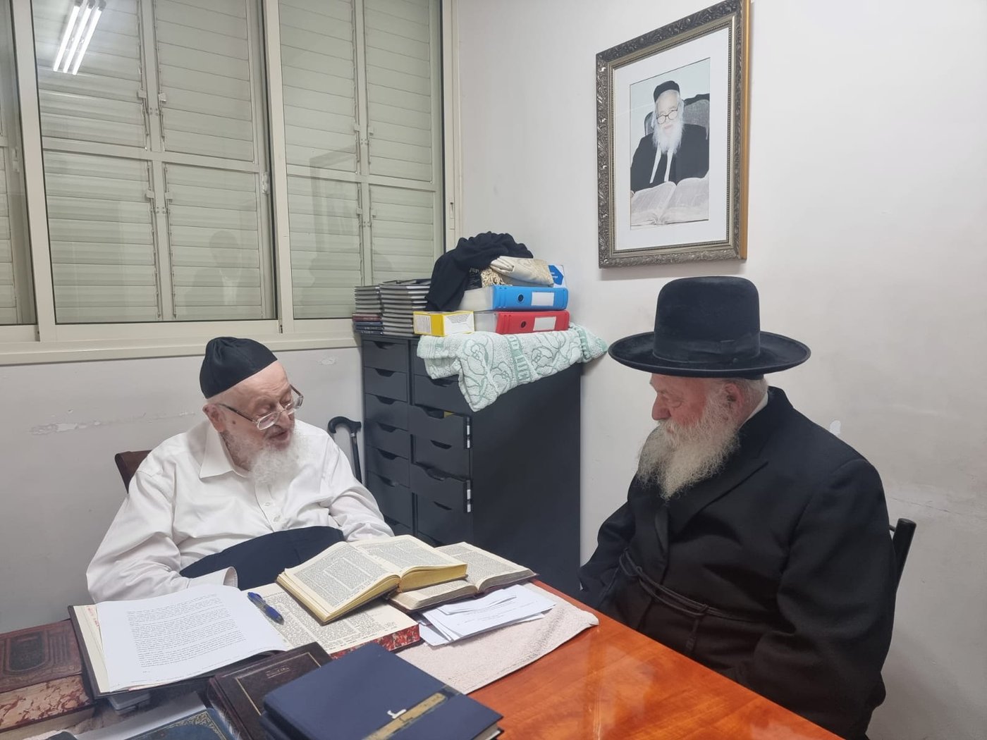כך יצחק גולדקנופף התקבל בבתיהם גדולי ראשי הישיבות והאדמו"רים