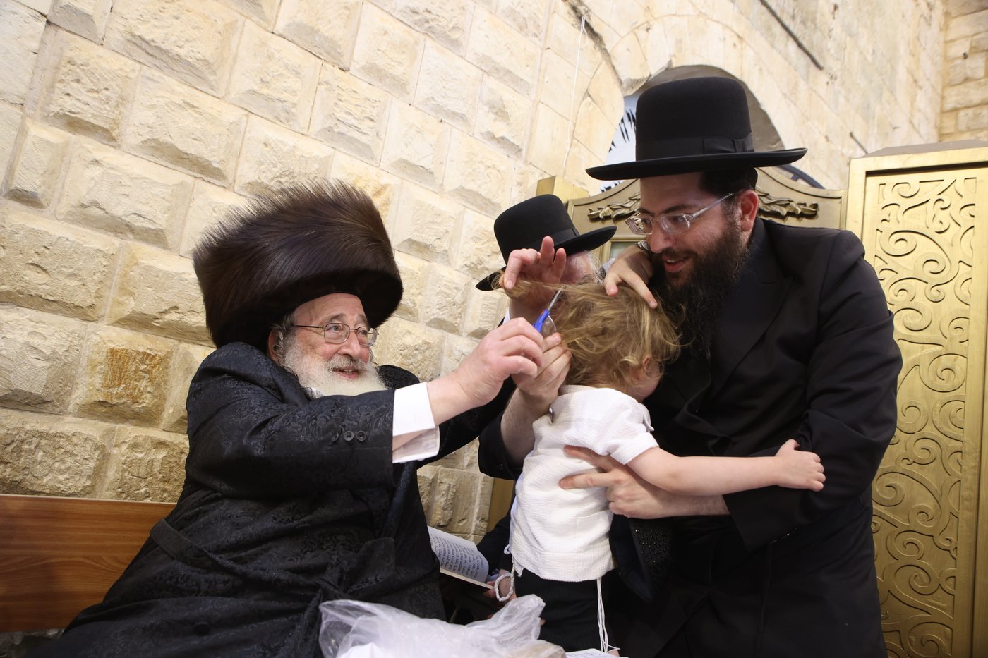 האדמו"ר מספינקא ערך 'חלאקה' לנכדו