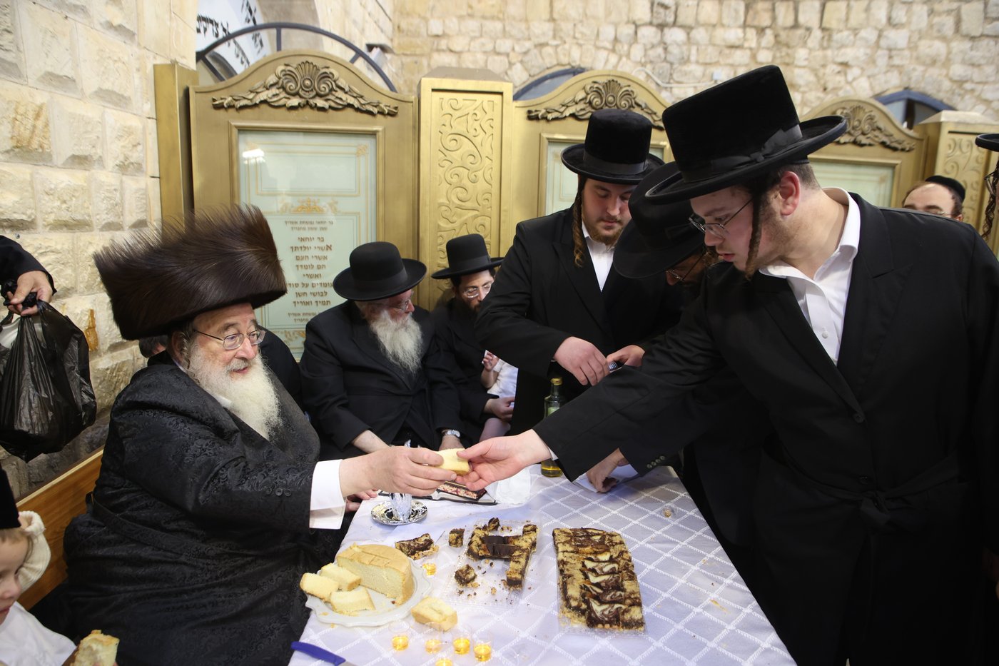 האדמו"ר מספינקא ערך 'חלאקה' לנכדו