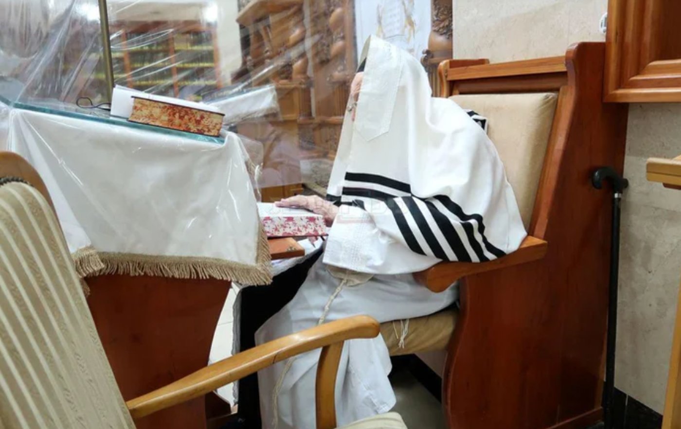הגרמ"צ ברגמן בערב יום כיפור עם ה'קיטל'
