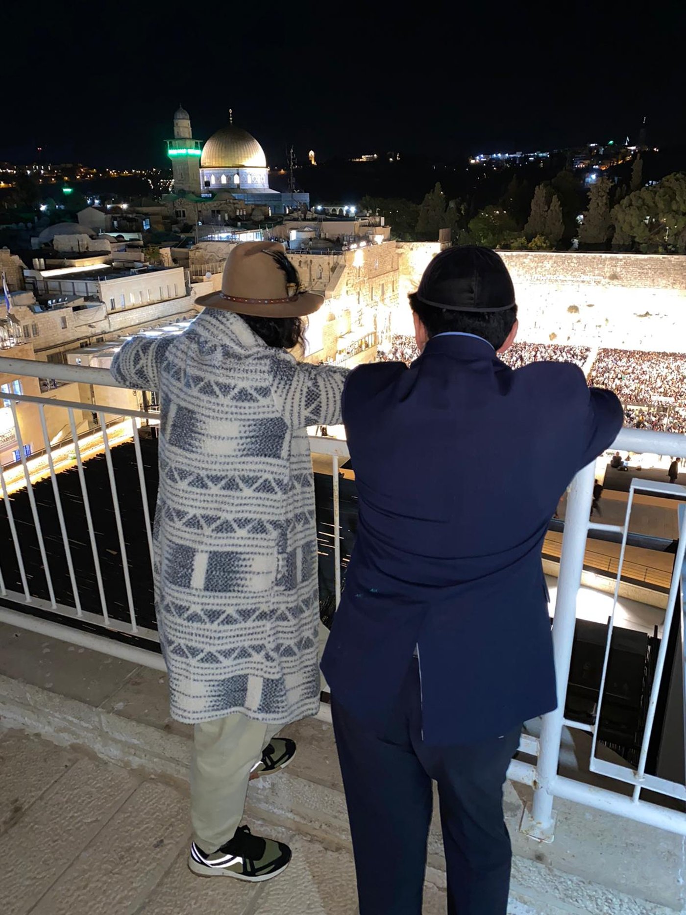 רגע לפני כיפור: השחקן המפורסם ביקש סליחה בכותל