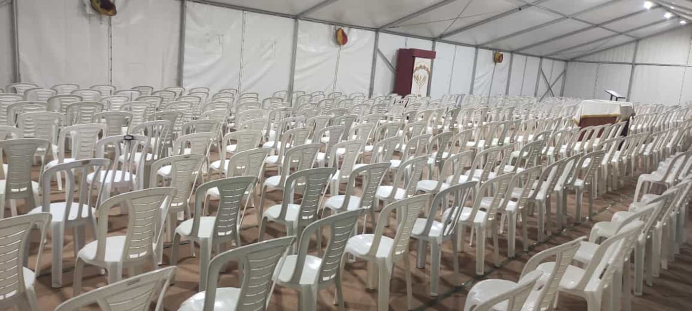 "לא היה כסא פנוי": הישראלים נהרו לבתי הכנסת • תיעוד