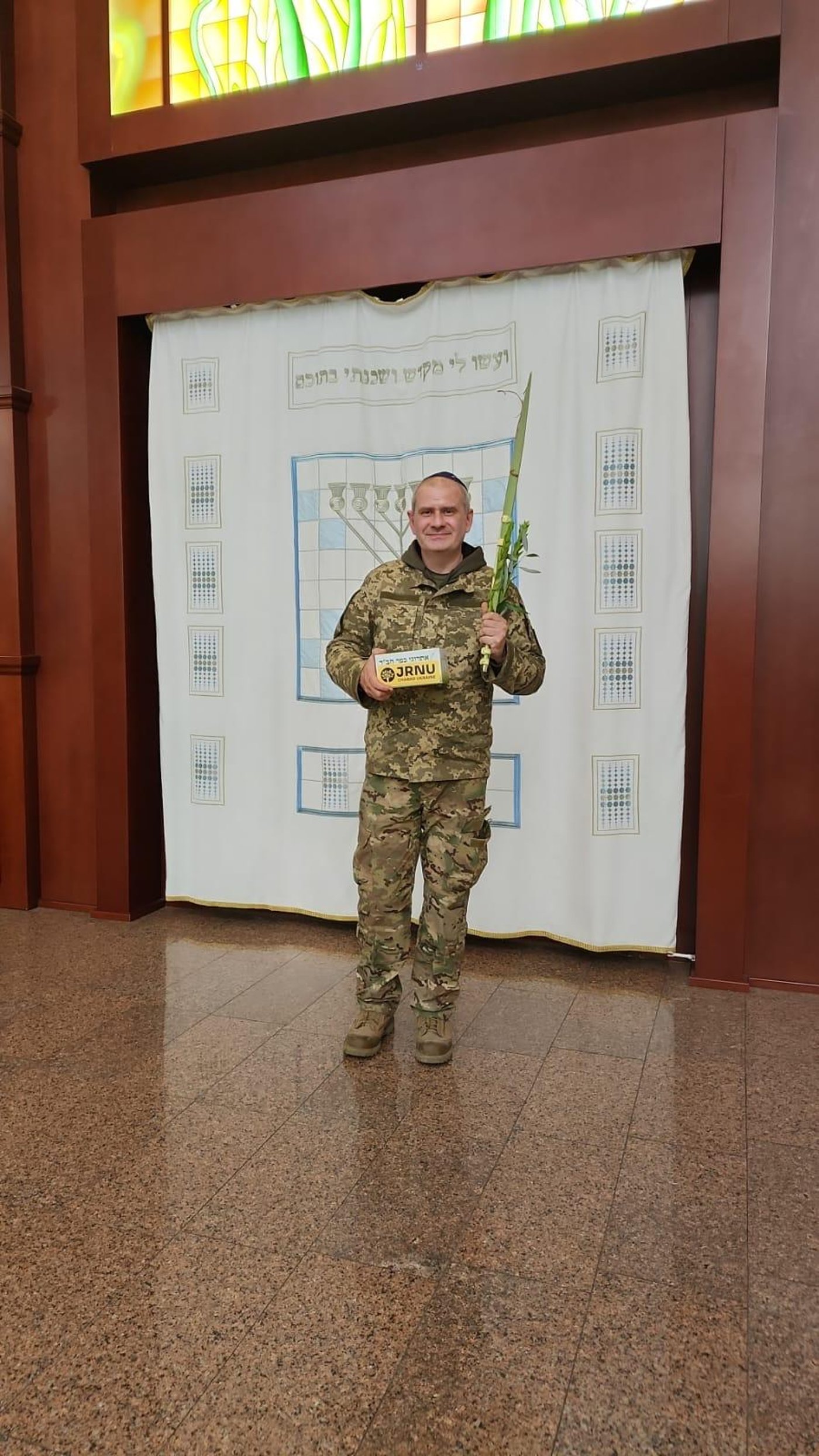 ד' מינים בהפוגה מהקרב: "ולקחתם" גרסת חיילי אוקראינה