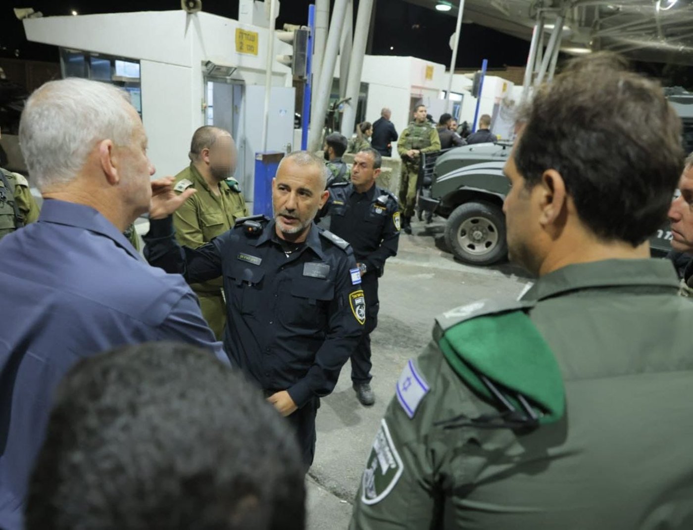 עם צאת החג: שר הביטחון בתדרוך ביטחוני במחסום שועפט