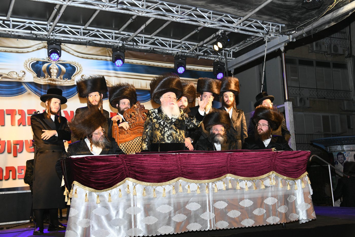 רבבות בשמחת בית השואבה הגדולה בישראל בחצר הקודש מישקולץ בפתח תקוה