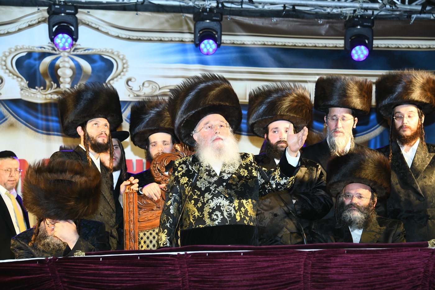 רבבות בשמחת בית השואבה הגדולה בישראל בחצר הקודש מישקולץ בפתח תקוה