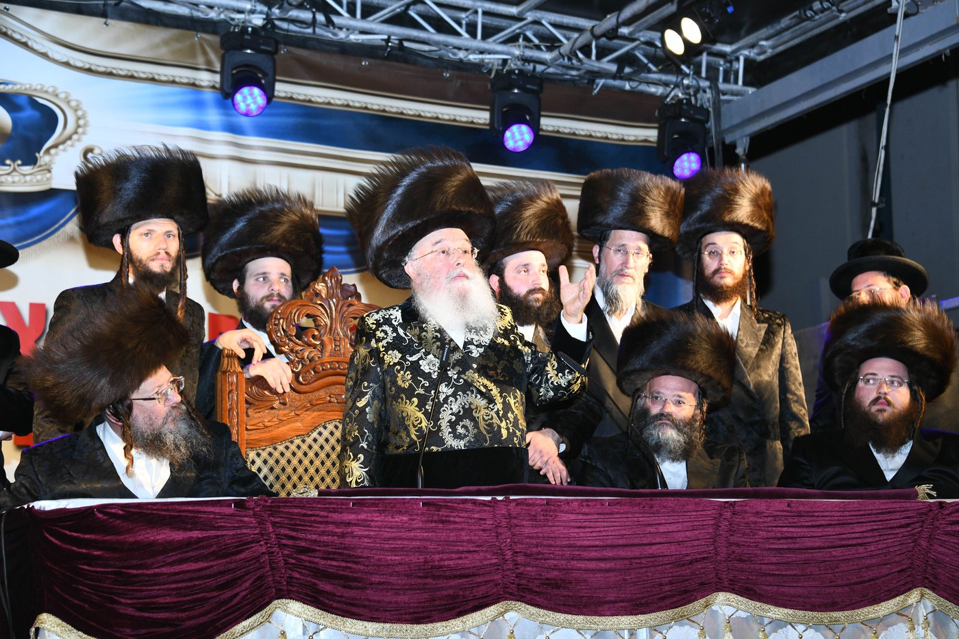 רבבות בשמחת בית השואבה הגדולה בישראל בחצר הקודש מישקולץ בפתח תקוה