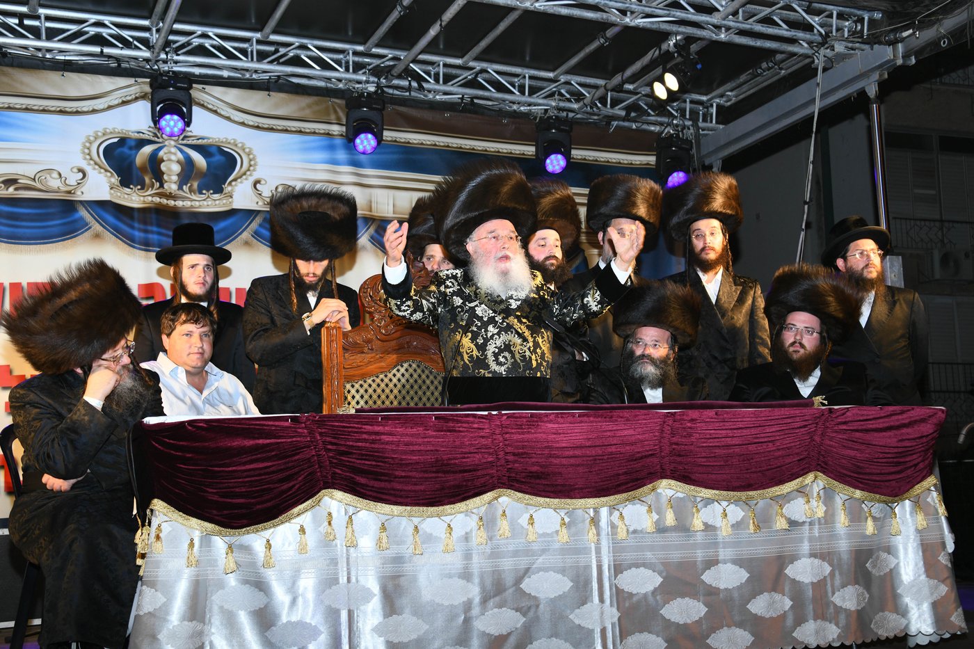 רבבות בשמחת בית השואבה הגדולה בישראל בחצר הקודש מישקולץ בפתח תקוה