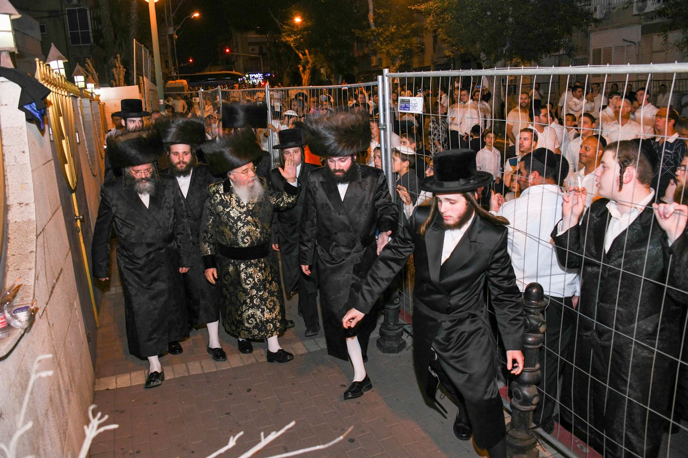 רבבות בשמחת בית השואבה הגדולה בישראל בחצר הקודש מישקולץ בפתח תקוה