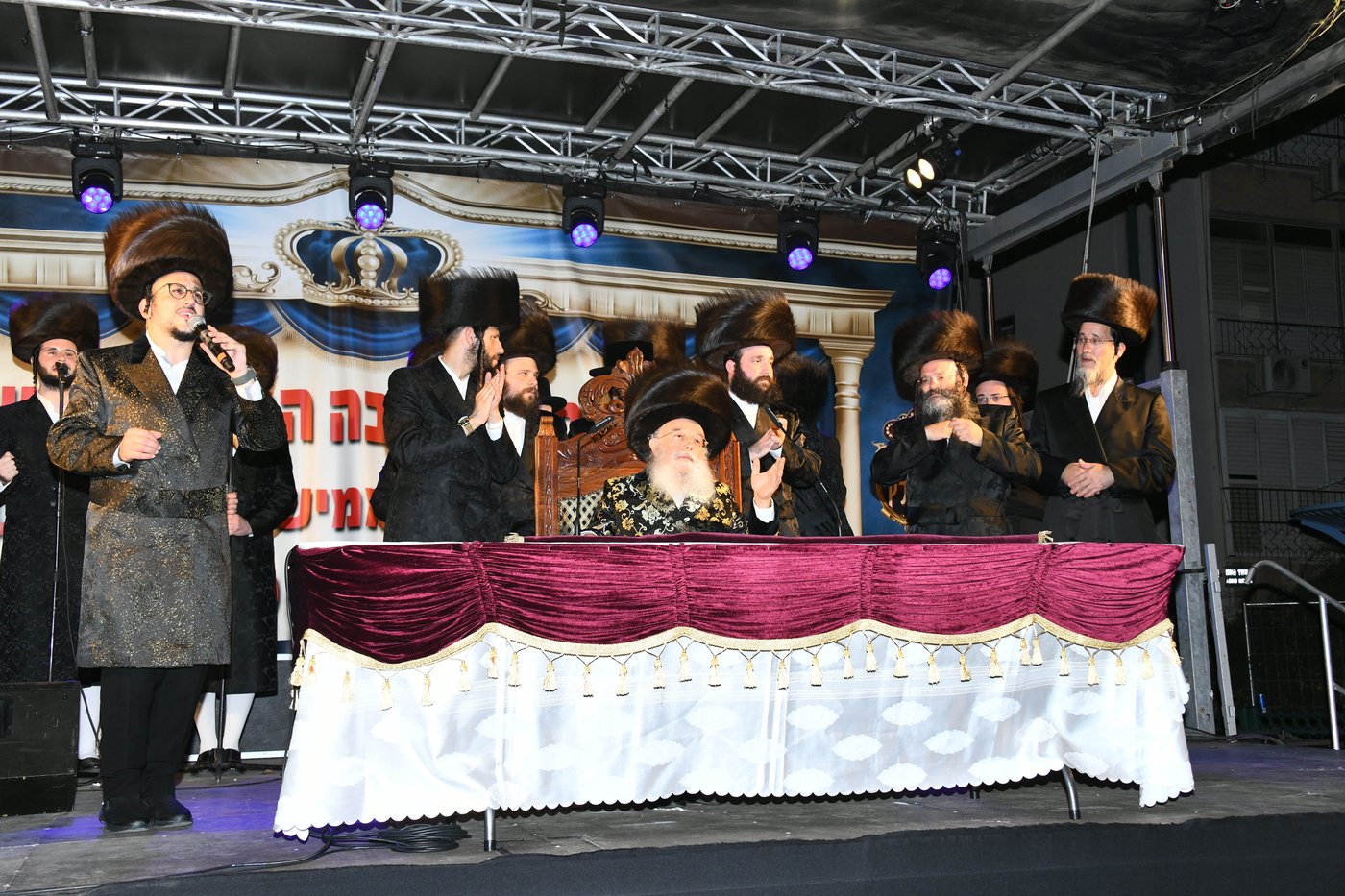 רבבות בשמחת בית השואבה הגדולה בישראל בחצר הקודש מישקולץ בפתח תקוה