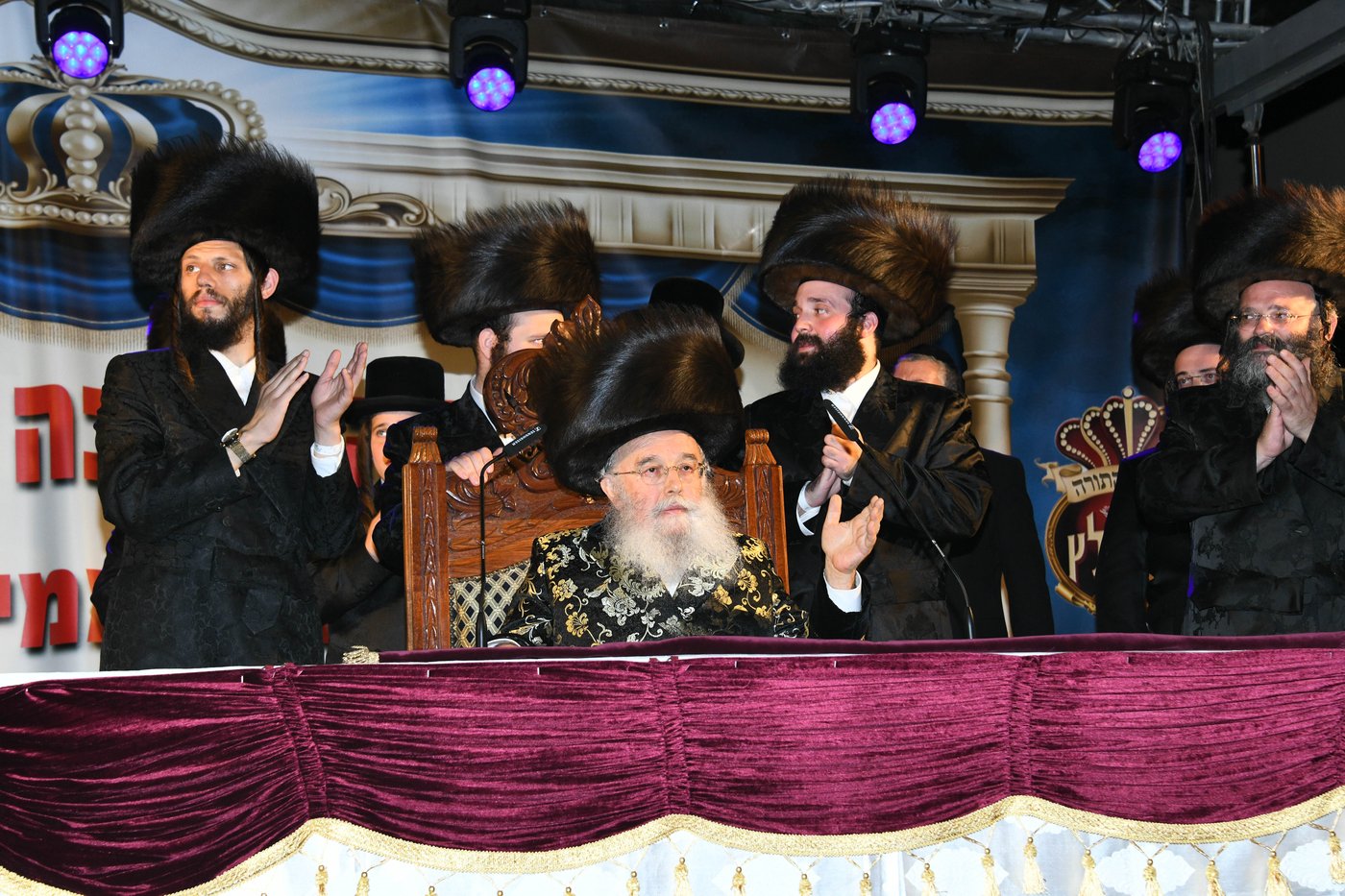 רבבות בשמחת בית השואבה הגדולה בישראל בחצר הקודש מישקולץ בפתח תקוה
